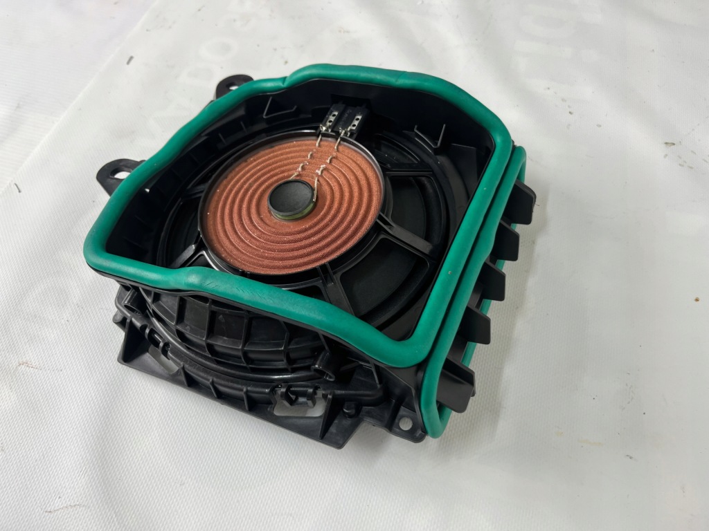 Bmw 3 g20 g21 2021r динамік сабвуфер правий оригінал europa Зі Шроту