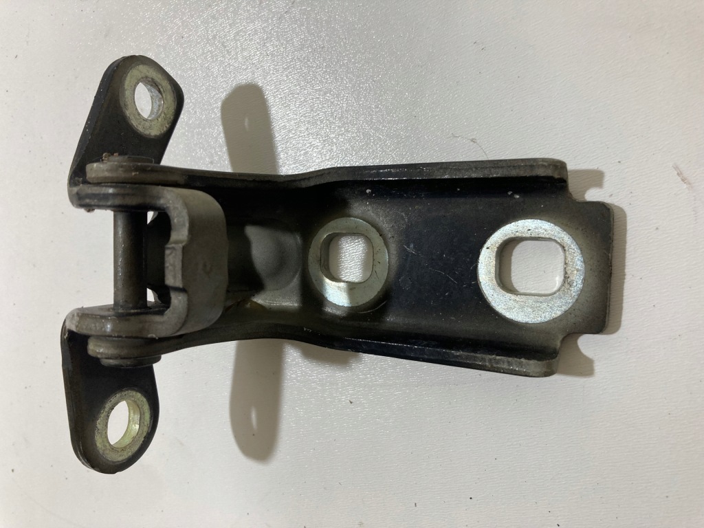 фото №1, Chevrolet camaro vi 2016+ петля дверь перед верхний правый