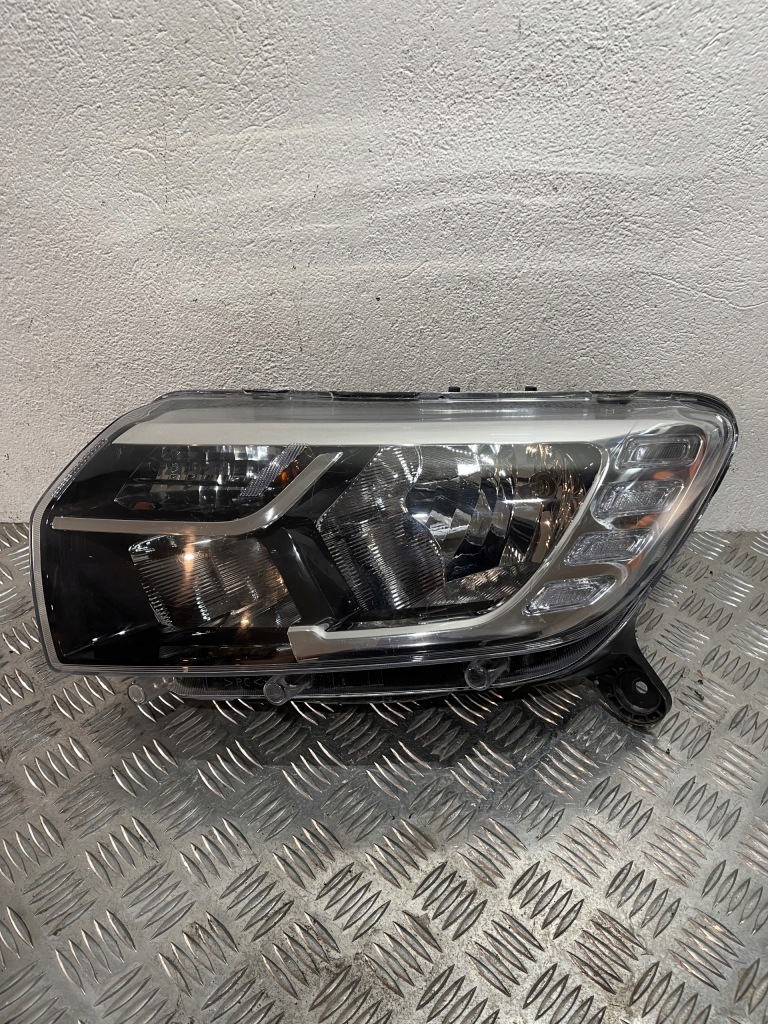 фото №1, Dacia оригинальный номер 260605665r фара