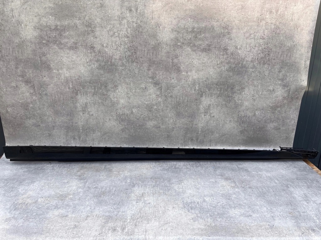 фото №1, Молдинг порог правая bmw 7 g70