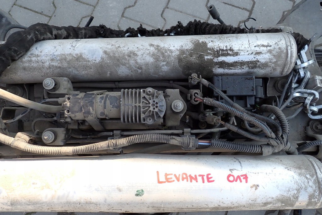 фото №2, Задняя oś балка подвеска maserati levante 2017