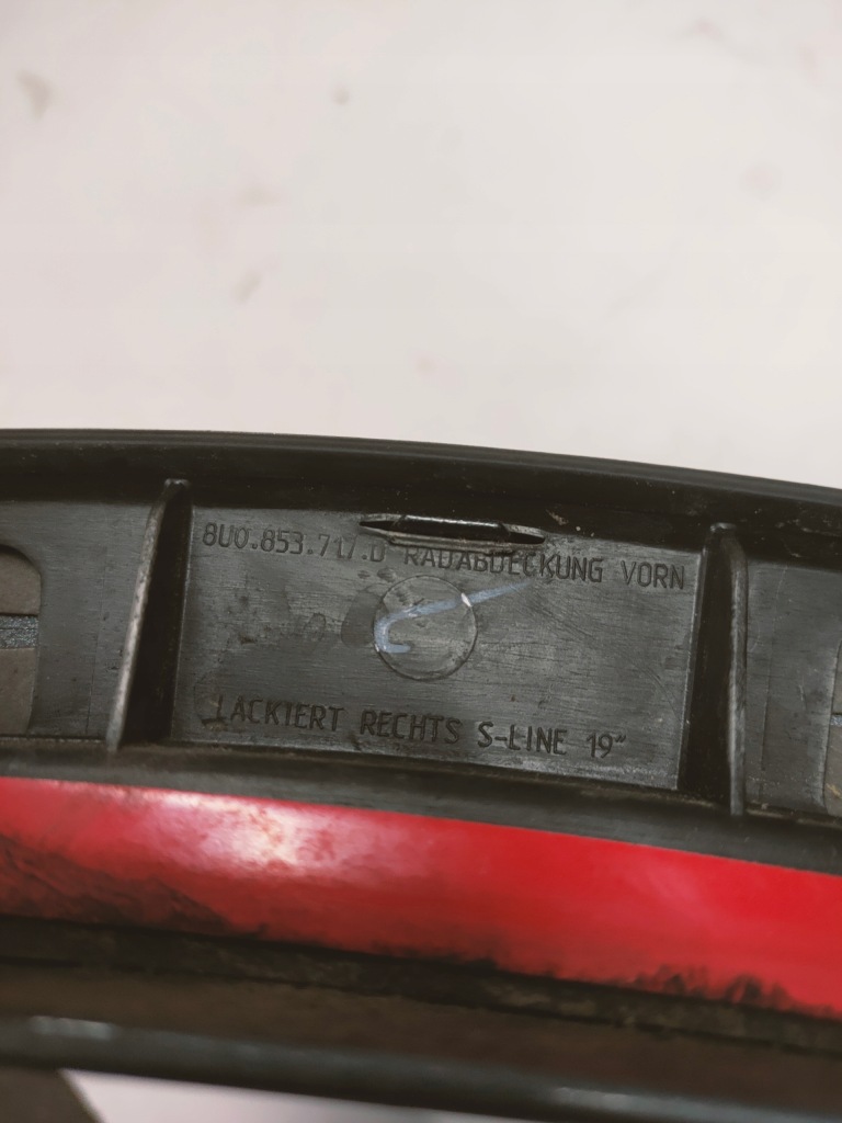 Audi q3 s-line 8u0 крыло  левое  с молдинг 8u0821105 Доставка