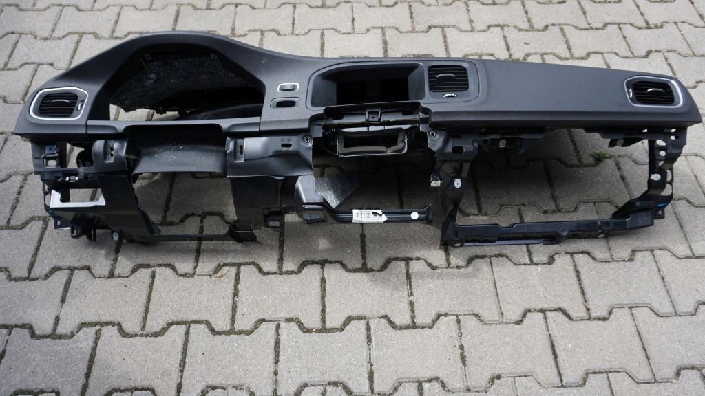 фото №1, Volvo s60 v60 cc lift - консоль панель приладів приладова