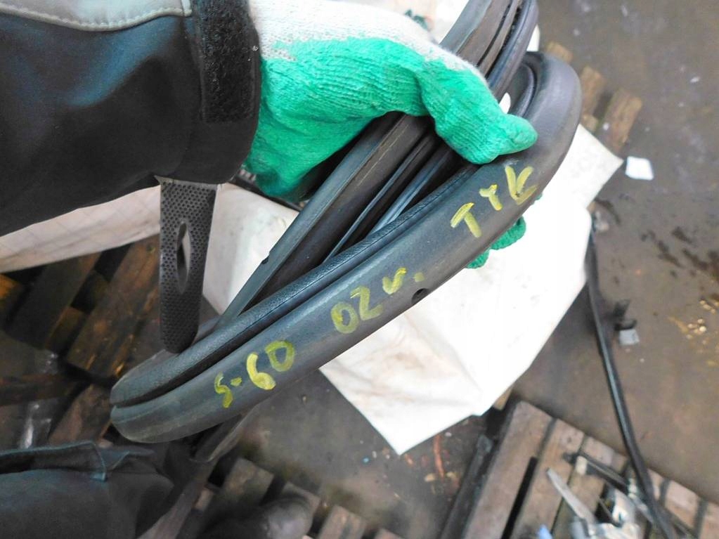 фото №7, Volvo s60 i 2002r прокладка крышки задняя