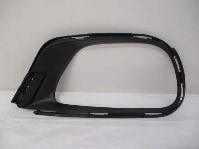 фото №1, Citroen c3 iii lift рамка лампы правая nowa