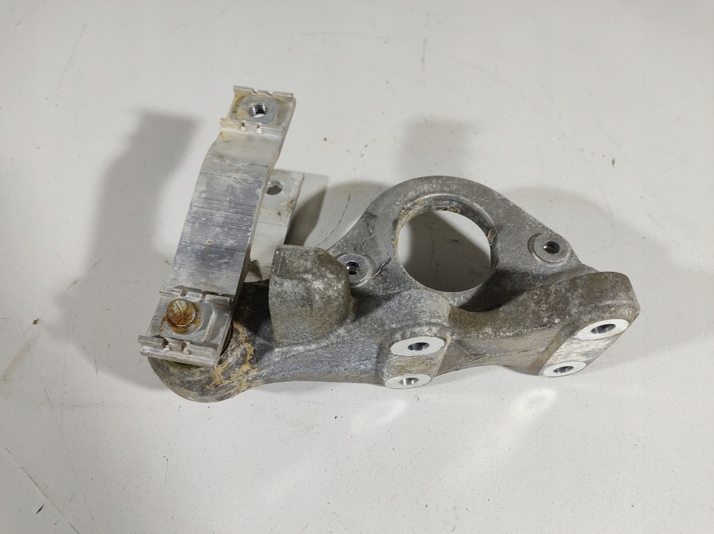 фото №7, Volvo v60 2.0 d4 18r- кронштейн підпора піввісь 31339951