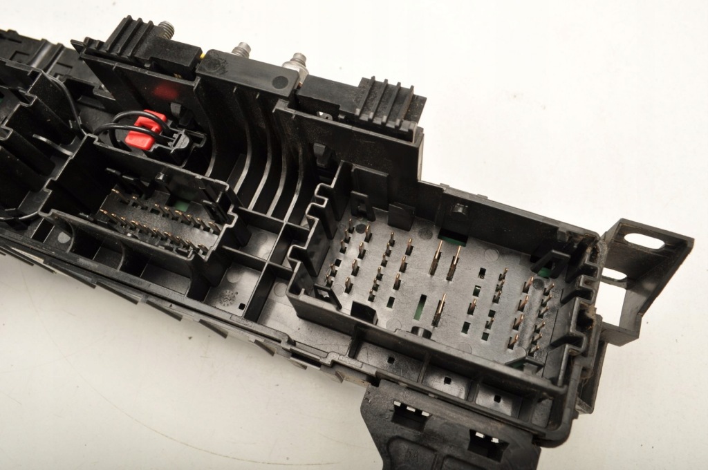 Tesla model s коробка предохранителей 1034405-90-c с Разборки