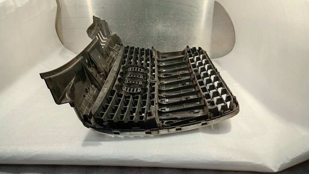 фото №12, Audi a4 b7 8e 05-08 решітка радіатора радіатора решітка радіатора решітка радіатора бампера перед c504