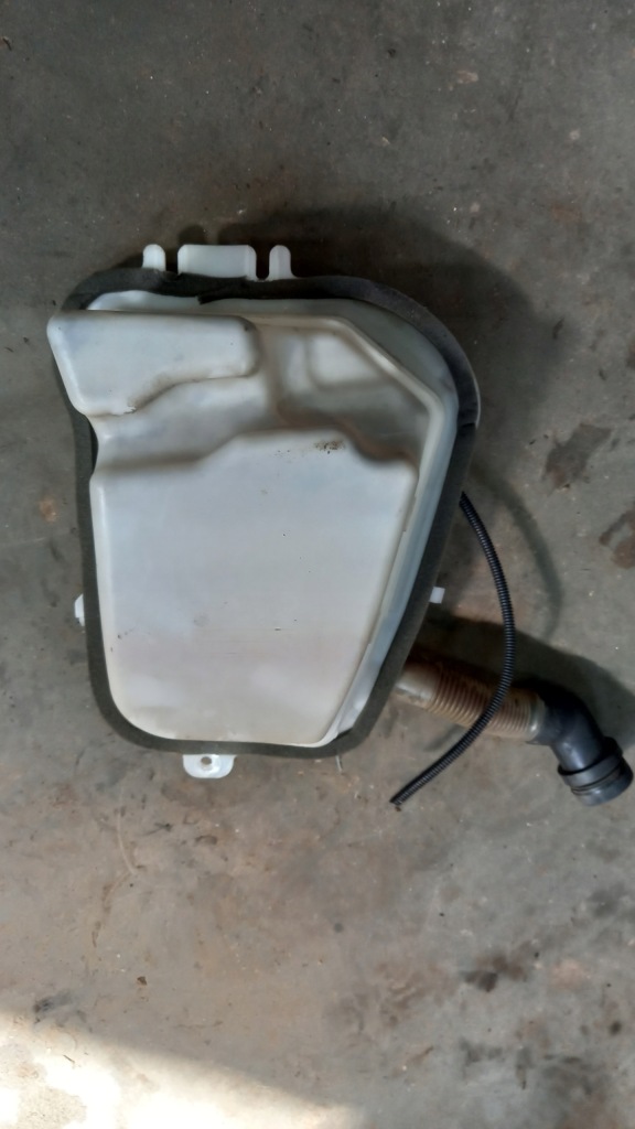 фото №1, Бачок жидкость do омывателя bmw 320d 01r