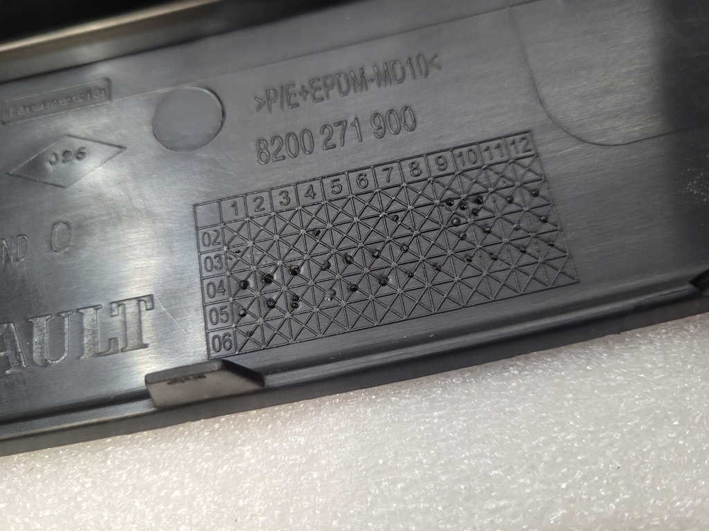 фото №10, Renault оригинальный номер 8200271900 молдинг бампера средняя