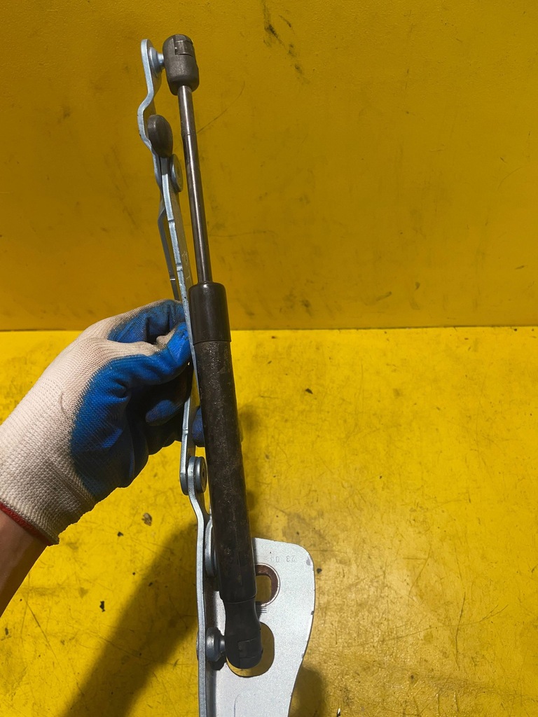 фото №7, Audi a4 s4 b6 8e 8h 2003 петля крышки багажника правый задняя