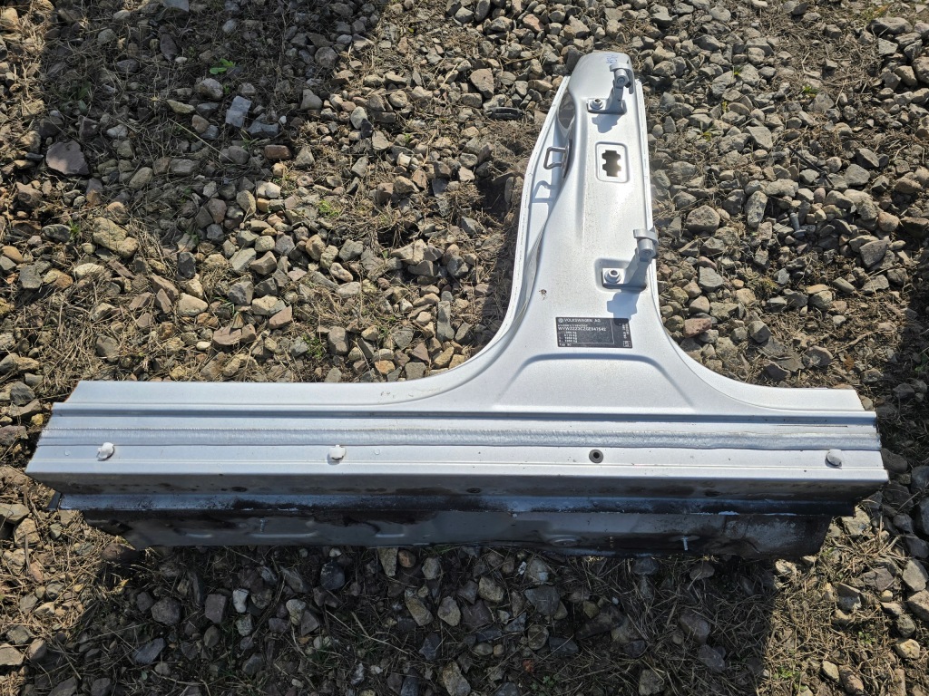 Купити Vw passat b8 стовпчик  поріг лівий