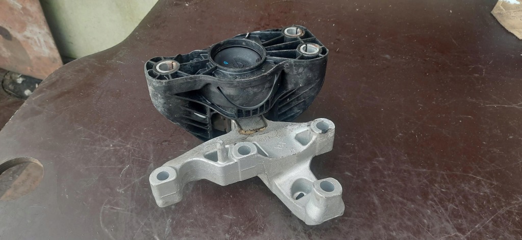 Кронштейн подушка кронштейн двигуна renault express ii 112322188r Оригінал