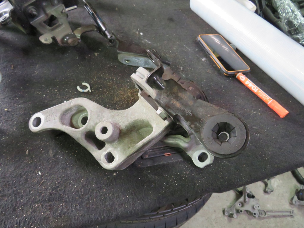 фото №1, Кронштейн кронштейн 112841371r renault trafic