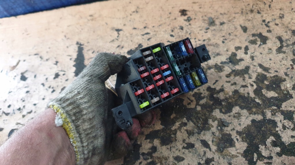 фото №1, Dacia sandero i коробка предохранителей