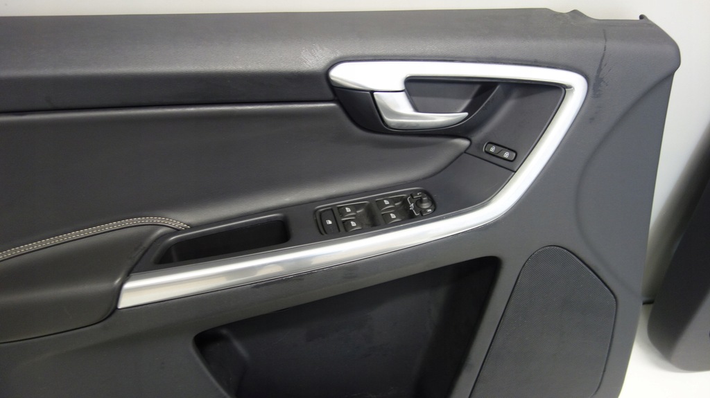 фото №11, Volvo xc60 i r-design сиденья заднее сиденье обшивки