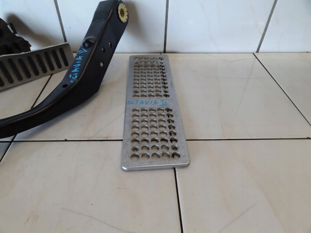 фото №5, Skoda octavia ii 2008 vrs педаль газа тормоза накладки na педали комплект