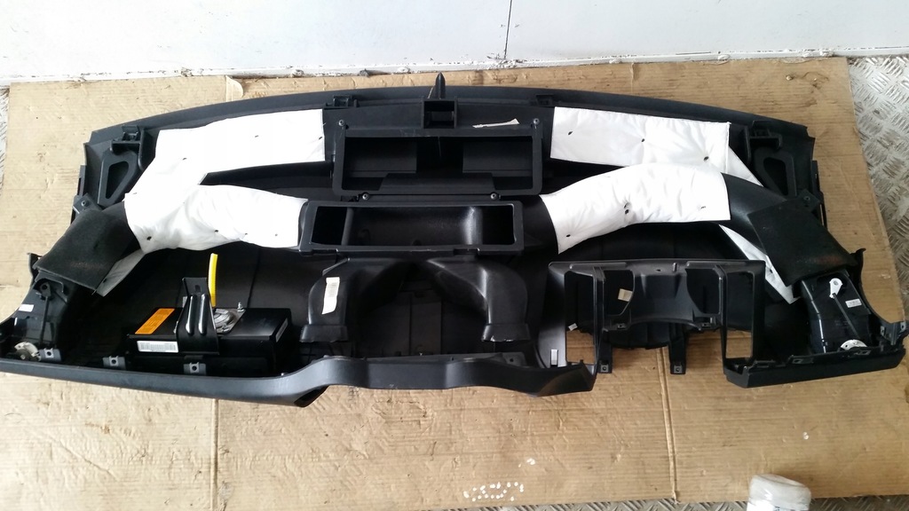 фото №7, Hyundai i20 i lift панель приладів, консоль, подушка безпеки, ремені.