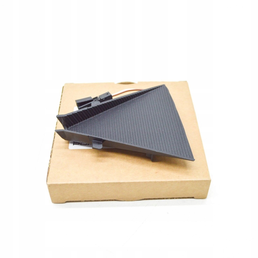 фото №1, Porsche taycan rear window камера panelcover trim 9j1858066a