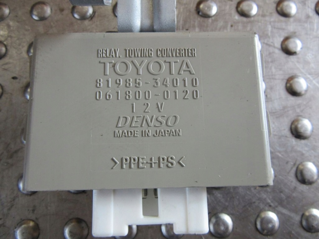 Toyota sequoia 4.7i 2001 блок керування буксирування 81985-34010 Зі Шроту