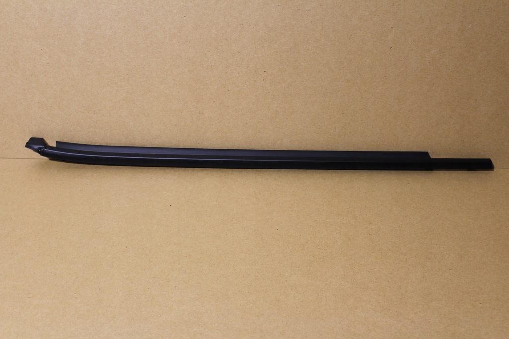 фото №1, Mazda ii 2 молдинг ущільнювач прокладка задня права