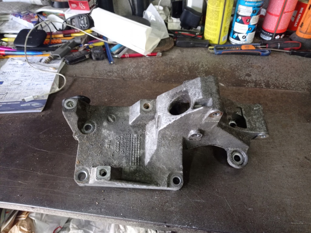 Купить Seat skoda vw - кронштейн генератора 038903143r