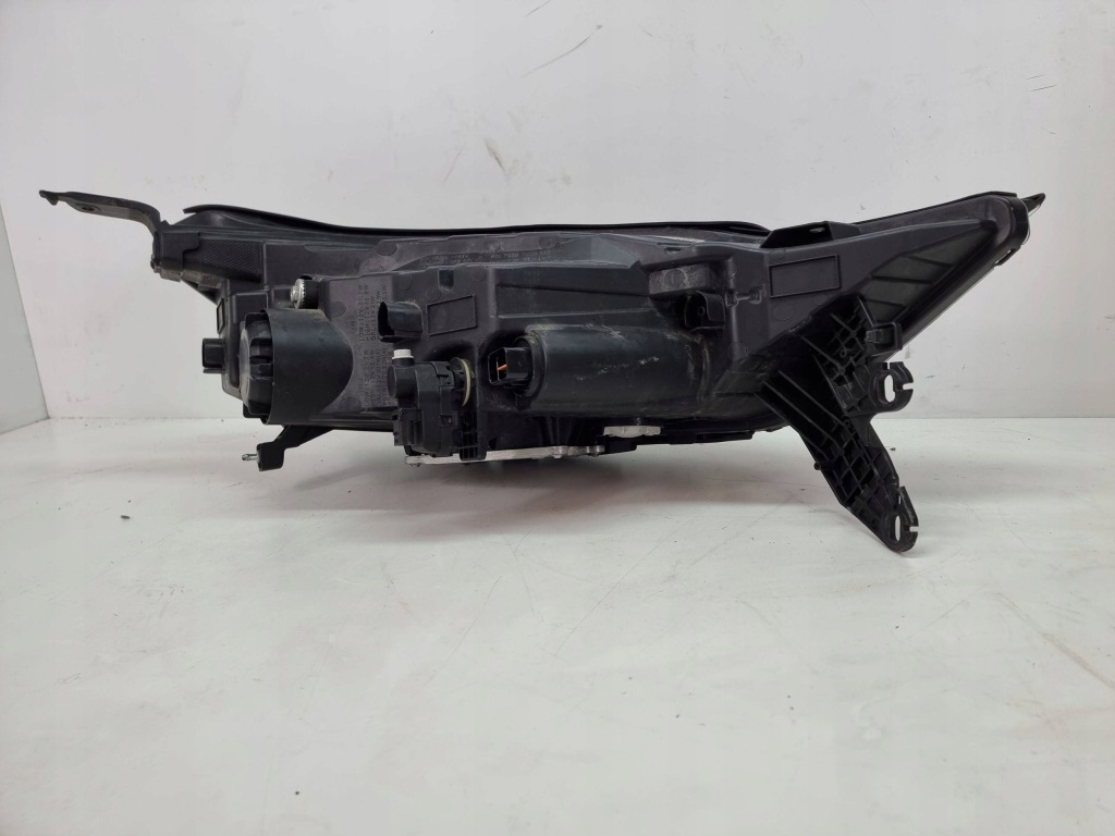 Kgm ssangyong rexton g4 рестайлинг  левая передняя лампа 8310536010 Недорого