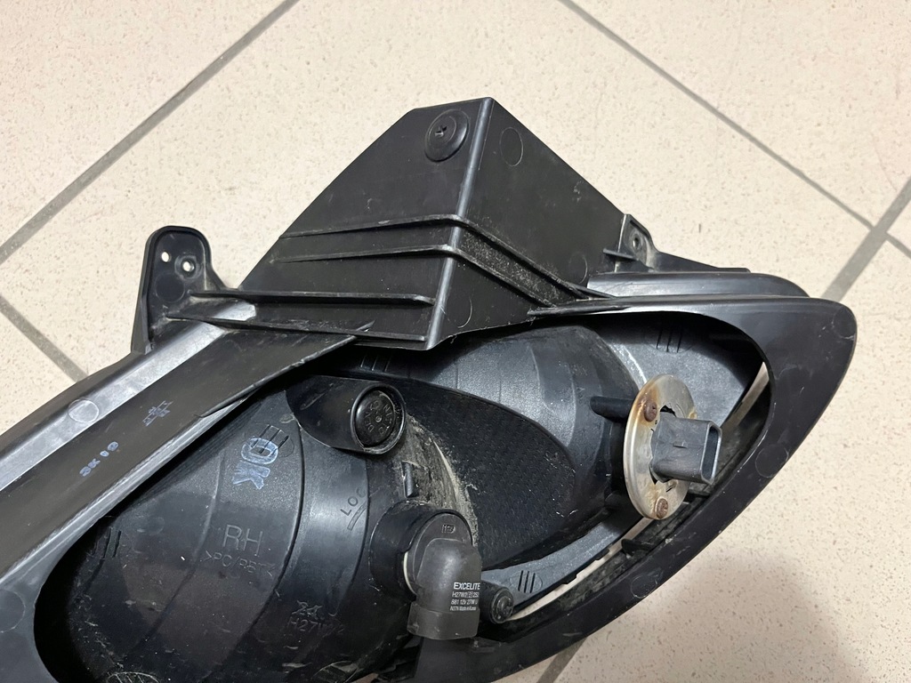 фото №12, Hyundai ix20 ix-20 10- лампа противотуманная фара правый