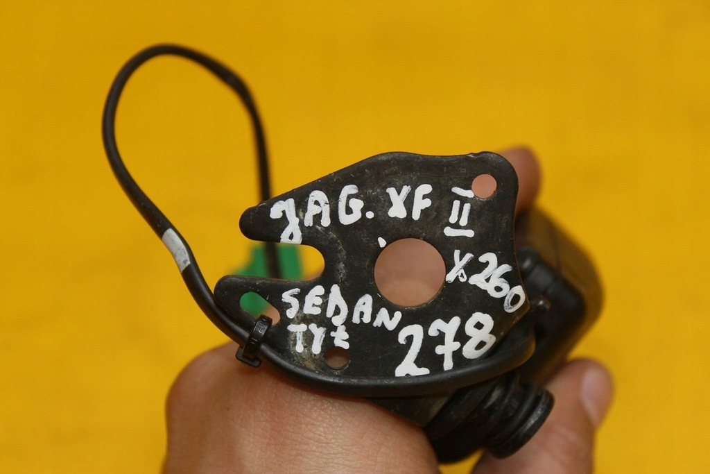 фото №7, Кліпса поперечина задня jaguar xf ii x260