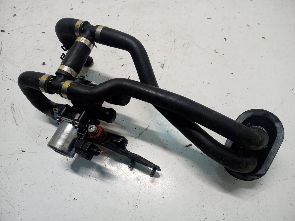 фото №1, Насос циркуляция wody audi a4 b8 8k0820035b