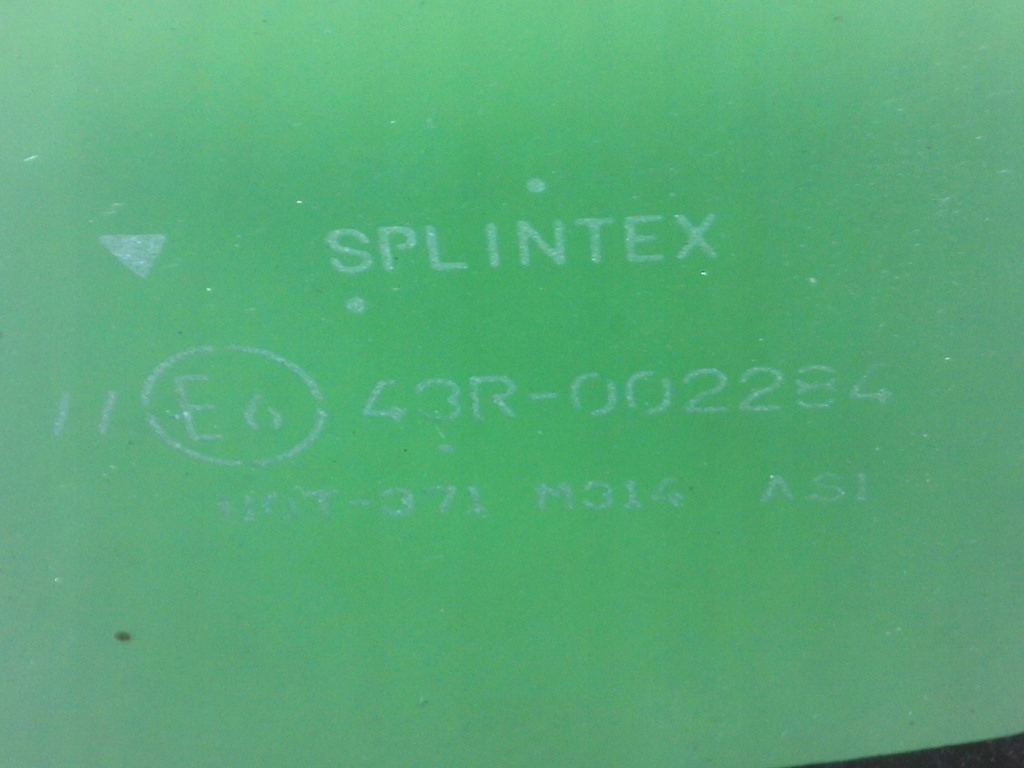 фото №2, Daihatsu terios i 2002 r стекло передняя