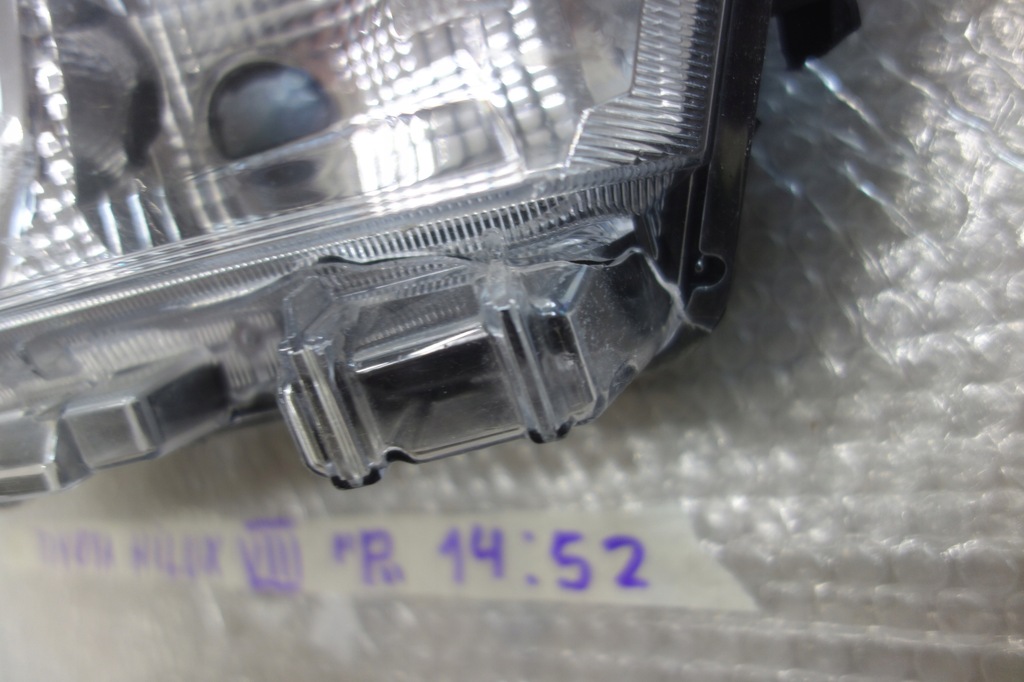 фото №9, Toyota hilux vii 15- лампа правая перед