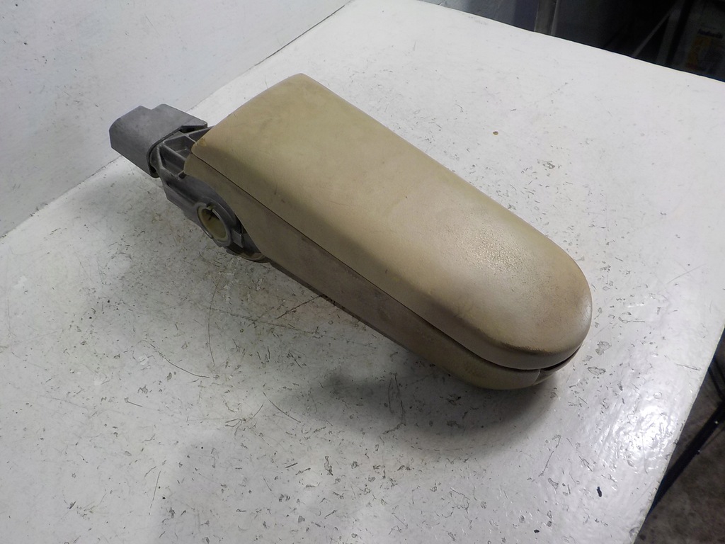 фото №7, Vw new beetle подлокотник бардачок 1c0864206