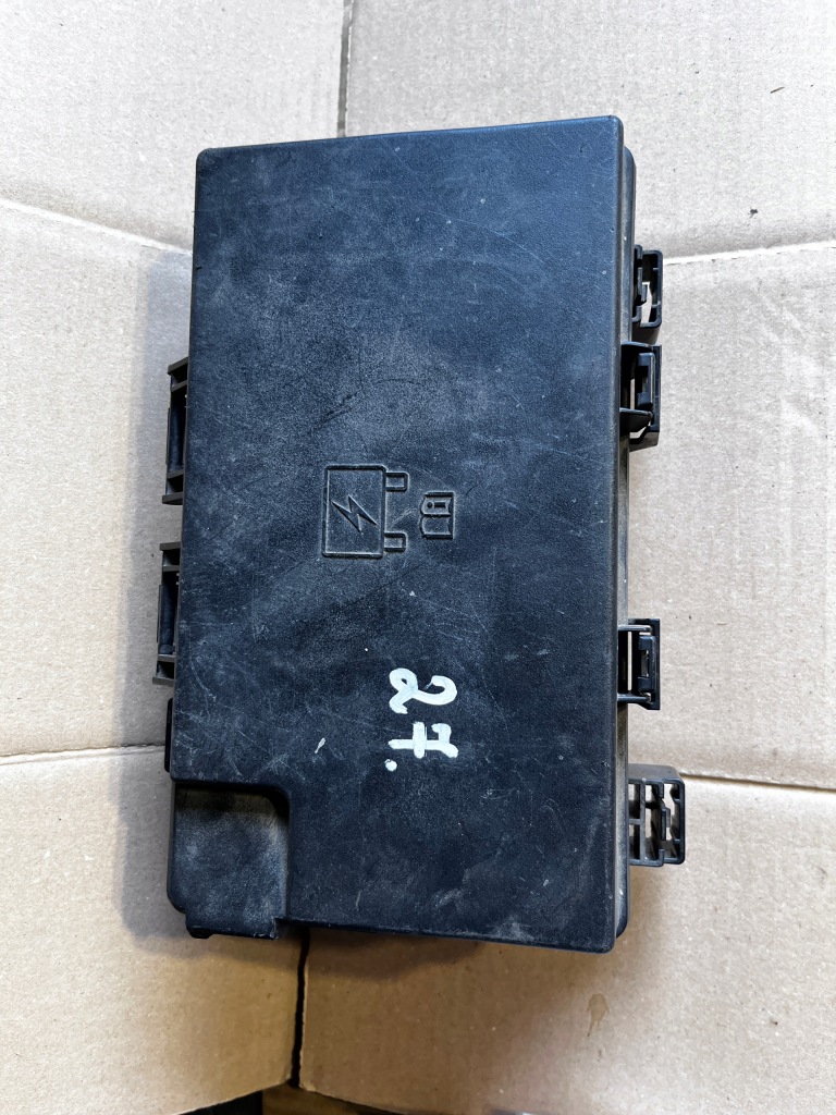 фото №1, 27 jeep grand cherokee wk2 коробка предохранителей 68242818ac