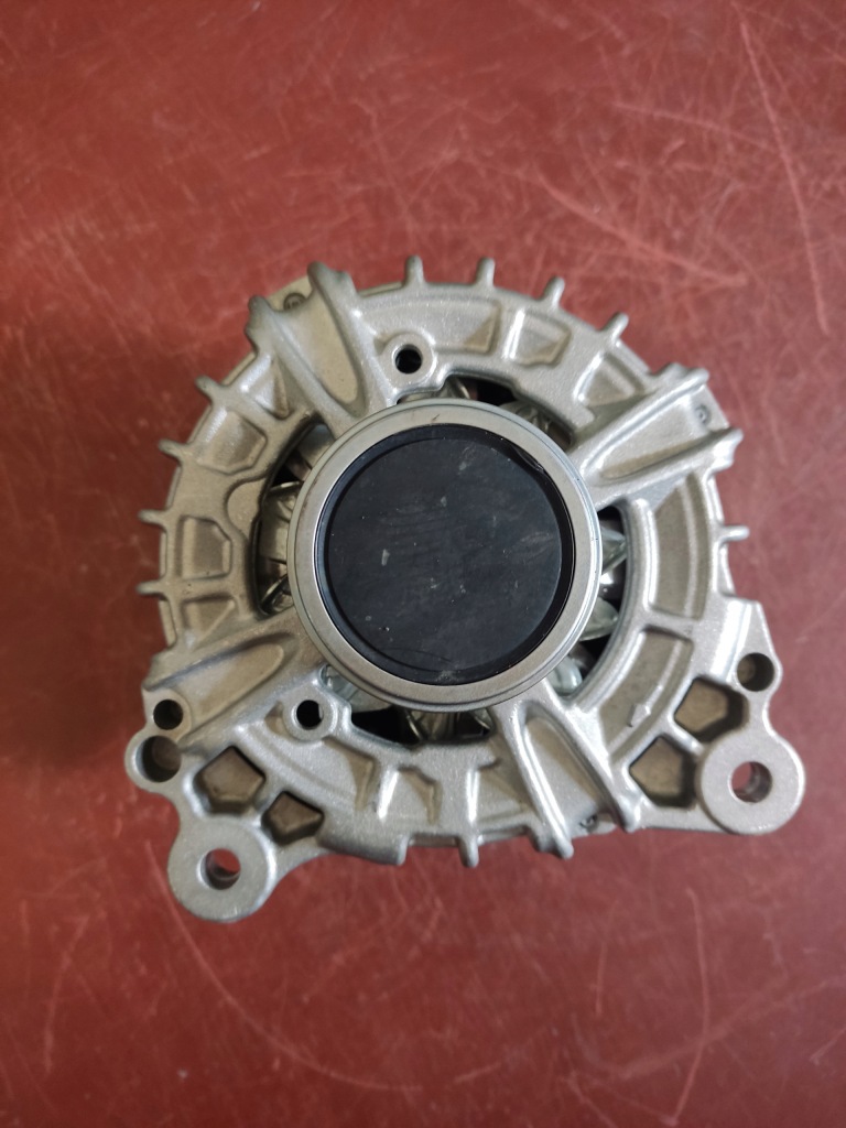 Генератор vw audi skoda 04l903021j новый Киев