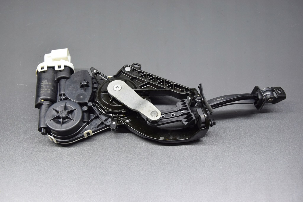 фото №1, Привод дверь замок правый перед bmw 7 g70 i7 g70