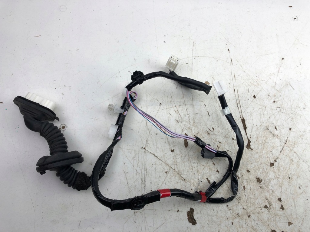 фото №1, Toyota yaris iii жгут дверь левый задняя 82154-0d510