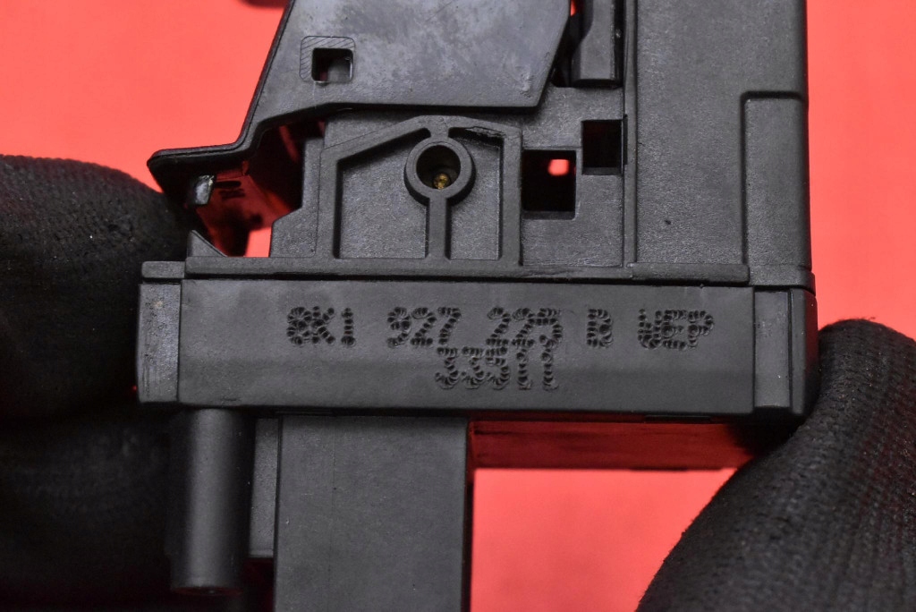 Важіль кнопка гальма ручного 8k1927225b audi a4 b8 lift 11-16 Зі Шроту