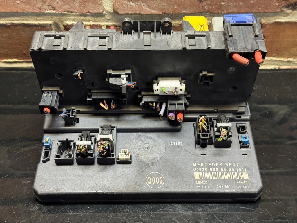 Купить Mercedes w639 модуль sam 6399005400