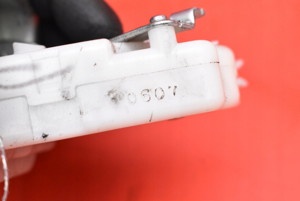 фото №5, Замок крышки задняя багажника subaru legacy 5 v kombi 09-13