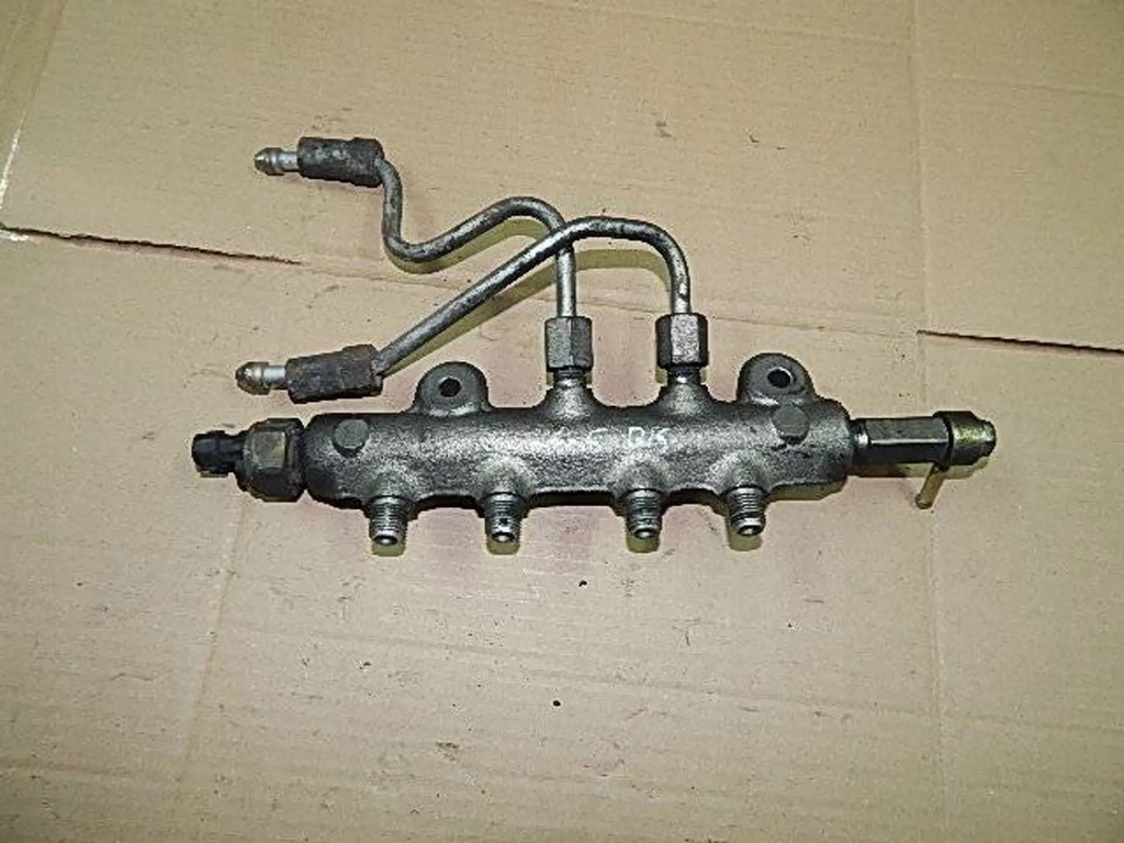 фото №1, Молдинг упорскування mazda 5 2.0d rf7j 05-10 kpl