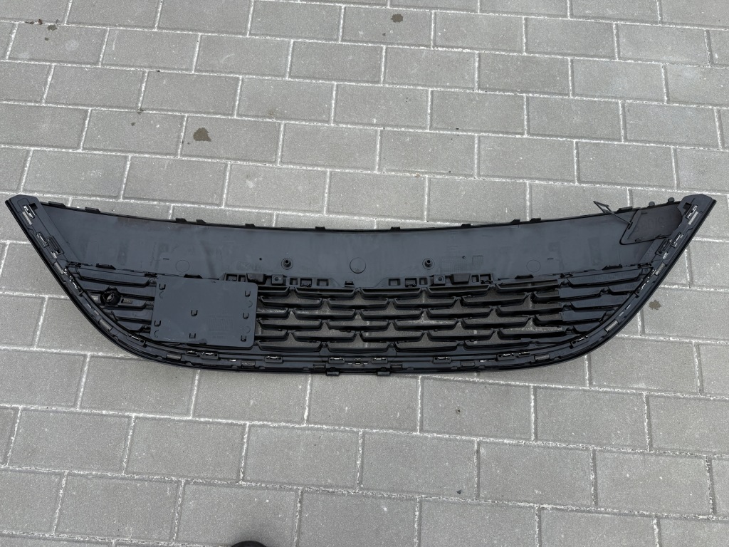 Решётка бампера перед средняя opel astra j iv рестайлинг  13368664 13381812 Недорого