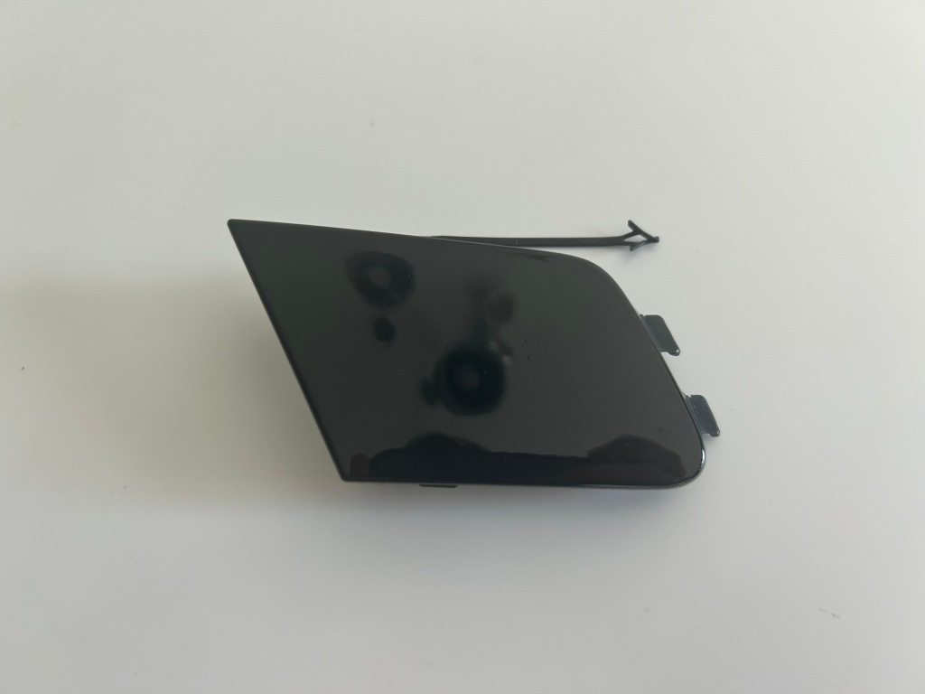 фото №1, Audi s4 a4 b9 s-line lift 2019- заглушка фаркоп перед 8w0 оригінал