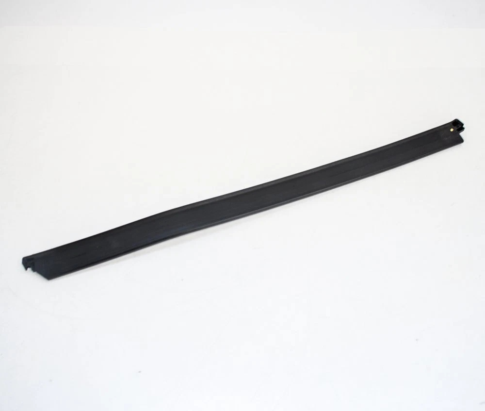 фото №1, Bmw i3 rear left door outer ущільнювач 51357277047 oem