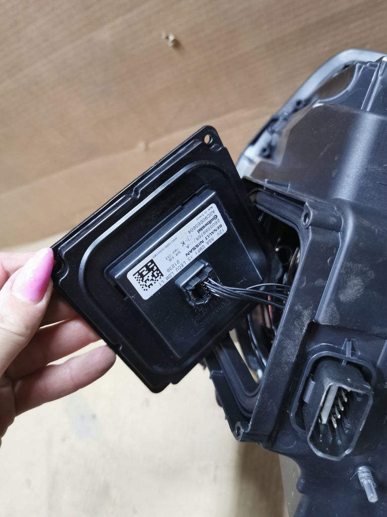 Фара перед передняя правый  twingo 3 3 рестайлинг  led с Разборки