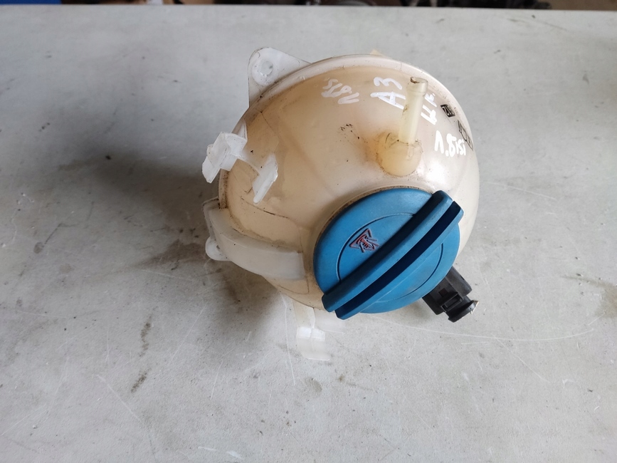 фото №1, Audi a3 1.8tfsi бак расширительный