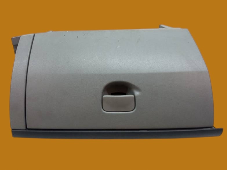 Купити Бардачок правий пасажира 8200475689 renault clio iii 2005-2014