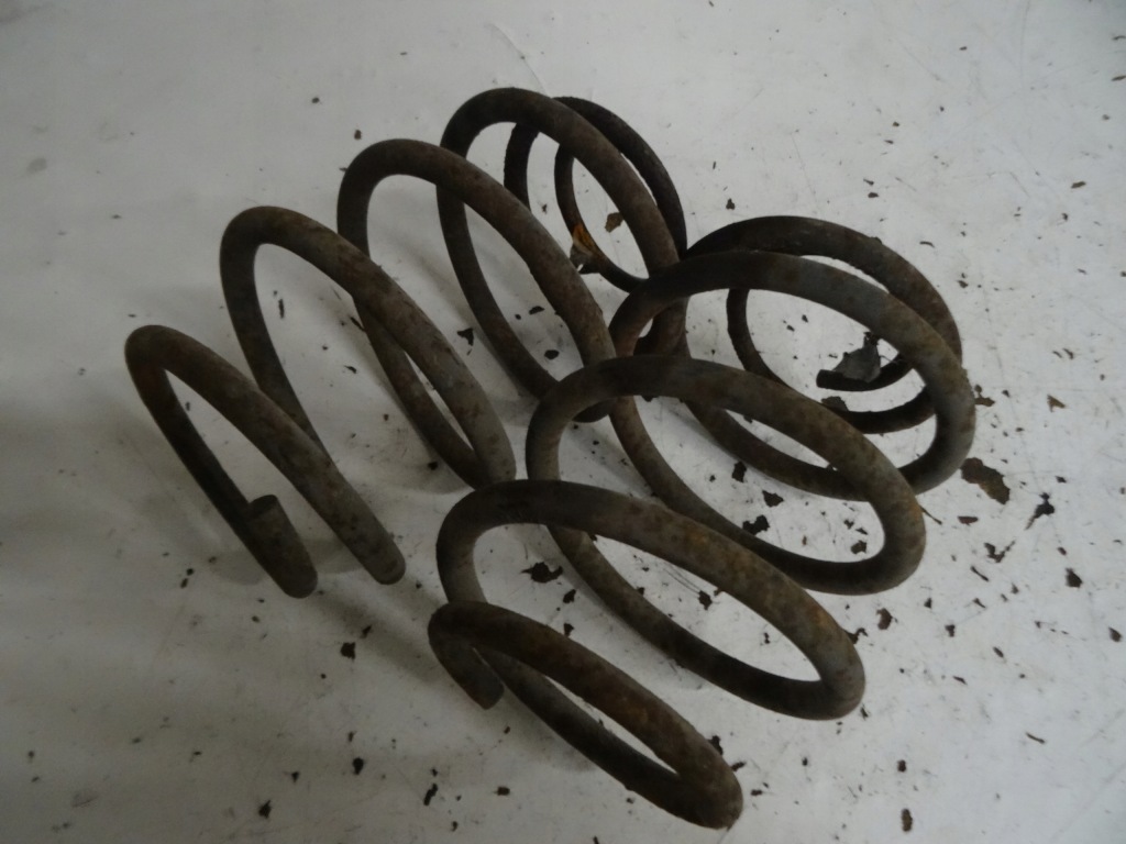 Купити Пружини правий задній jeep kj liberty cherokee