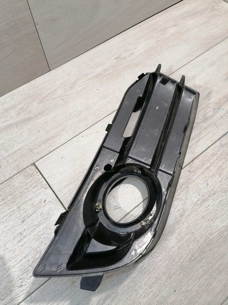 фото №6, Audi a1 решітка бампер правий перед 8x0807682a