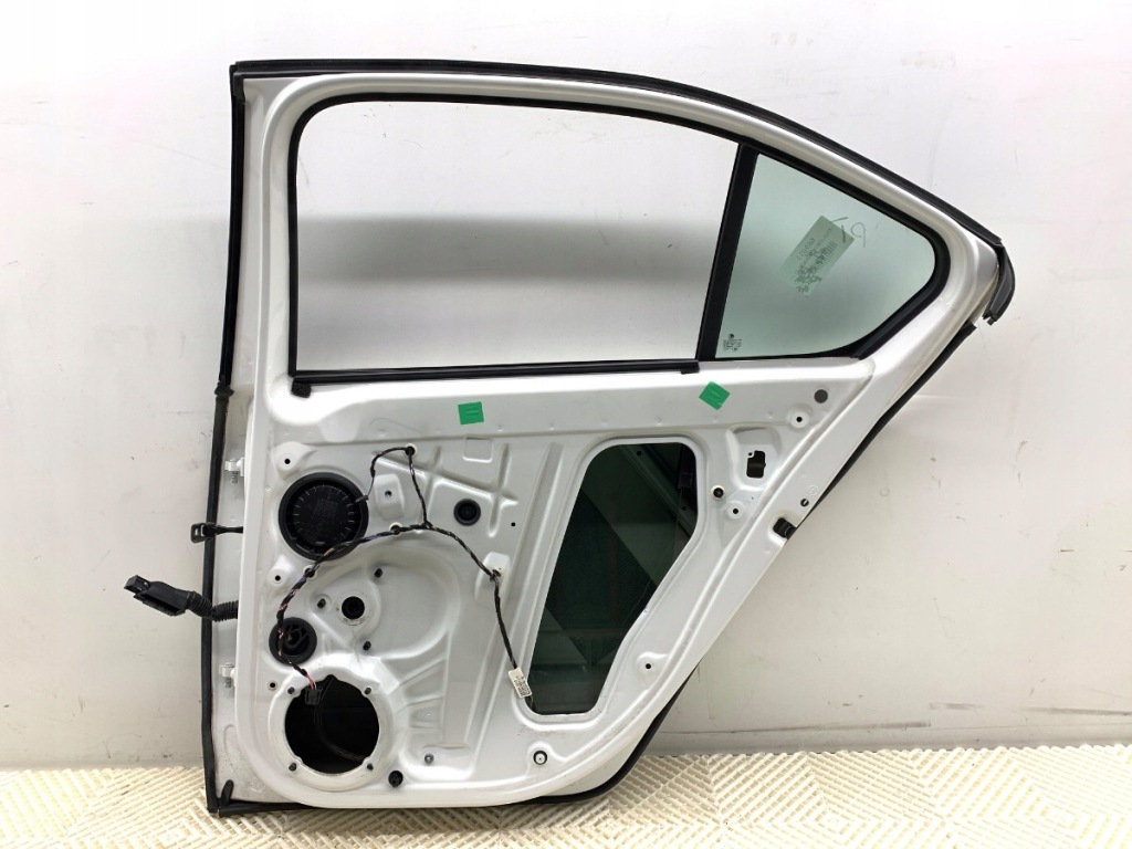 Дверь правый задний  skoda octavia iii хэтчбек 9p9p f9e в Украине